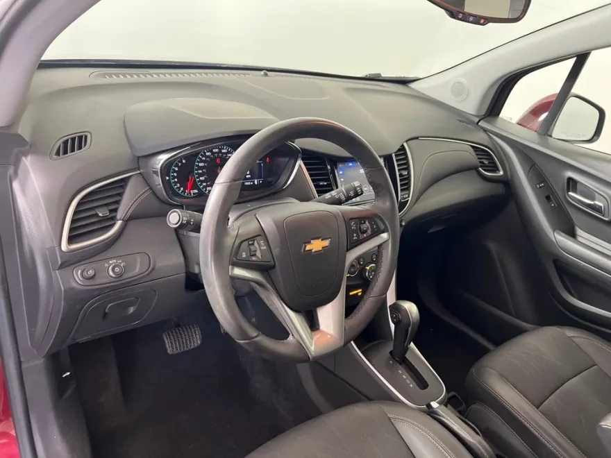 2022 Chevrolet Trax LT photo 1