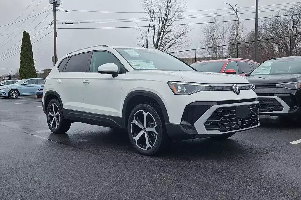 2025 Volkswagen Taos SEL photo 1