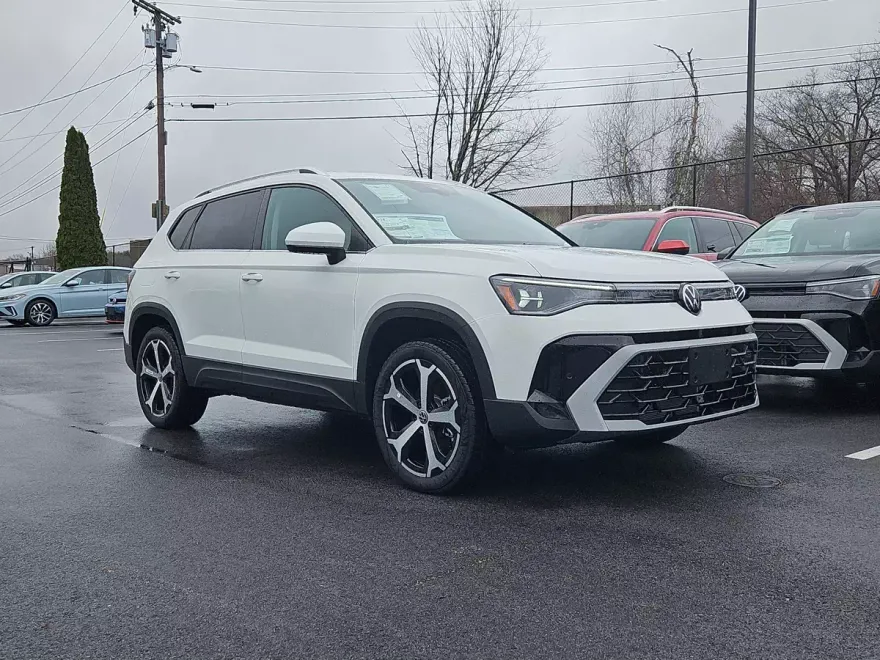 2025 Volkswagen Taos SEL photo 1
