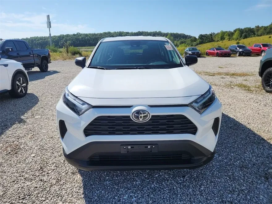 2024 Toyota RAV4 LE photo 1