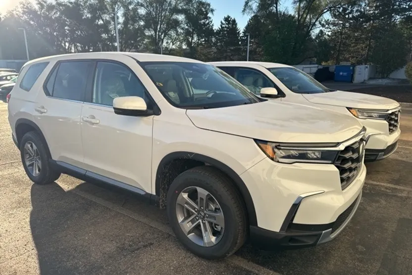 2025 Honda Pilot EX-L photo 1