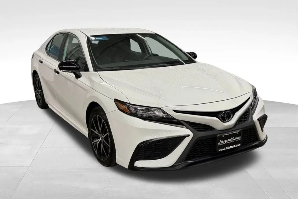 2023 Toyota Camry SE photo 1