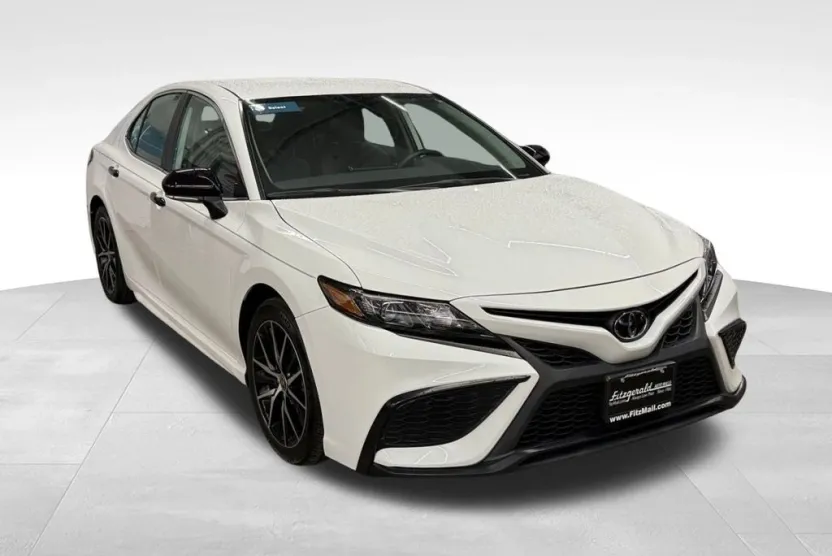 2023 Toyota Camry SE photo 1