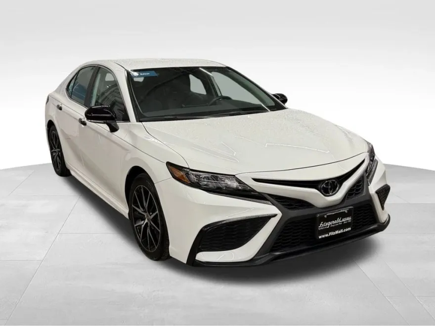 2023 Toyota Camry SE photo 1