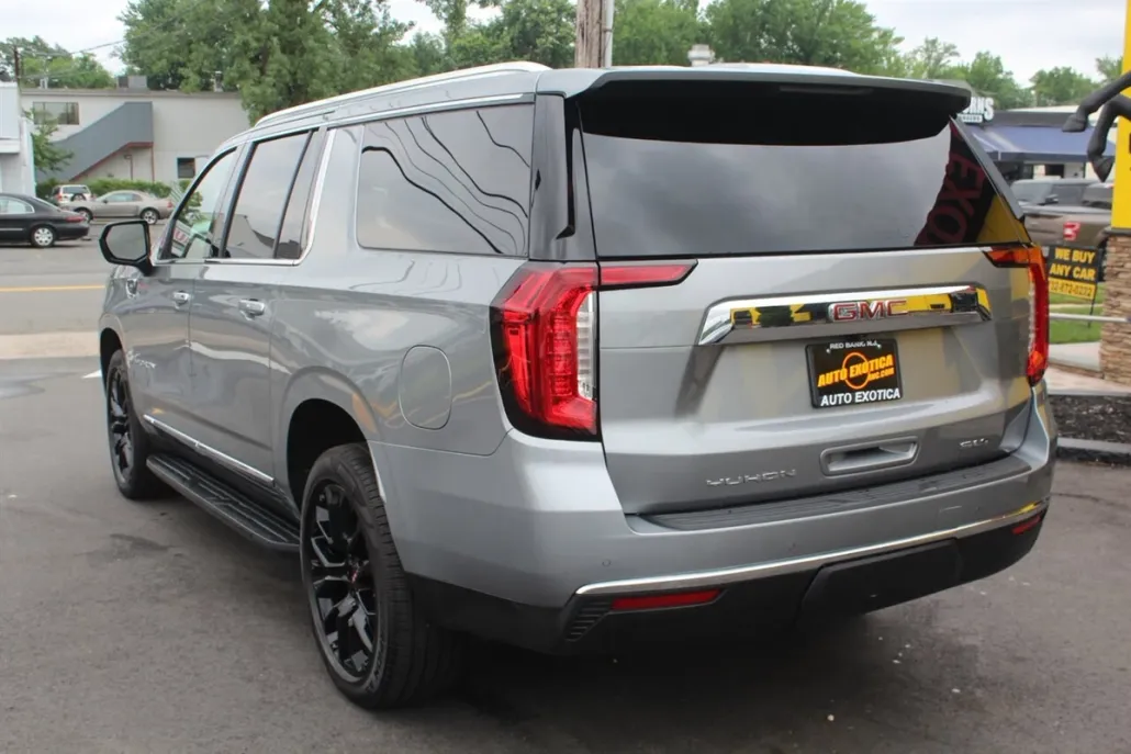 2023 Gmc Yukon XL SLT photo 1
