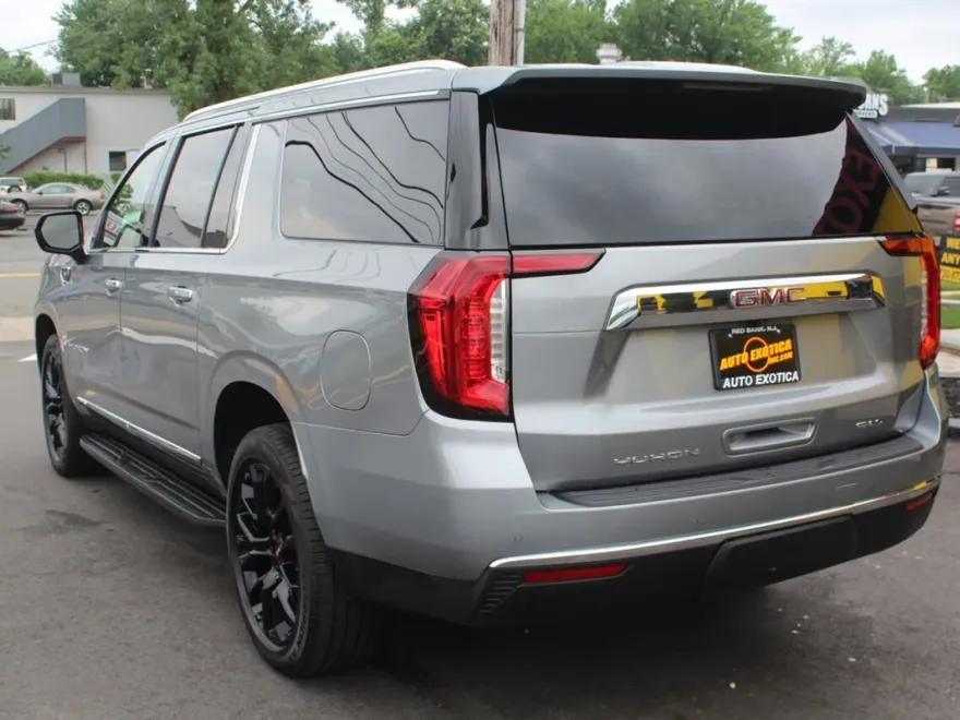 2023 Gmc Yukon XL SLT photo 1