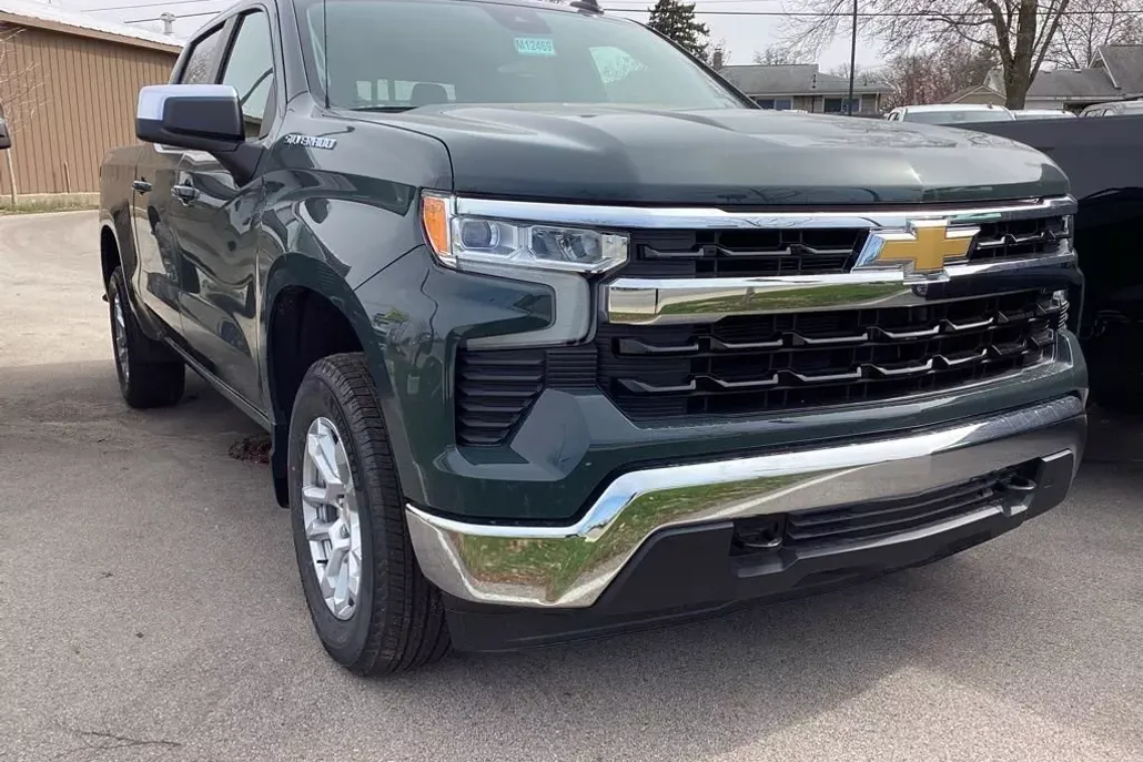 2025 Chevrolet Silverado 1500 LT photo 1