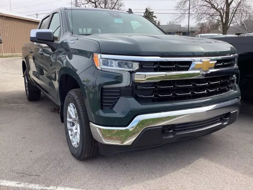2025 Chevrolet Silverado 1500 LT photo 1