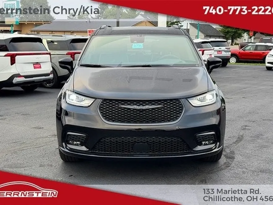 2026 Chrysler Pacifica Limited photo 1