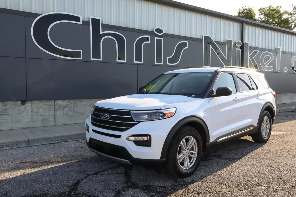 2024 Ford Explorer XLT photo 1