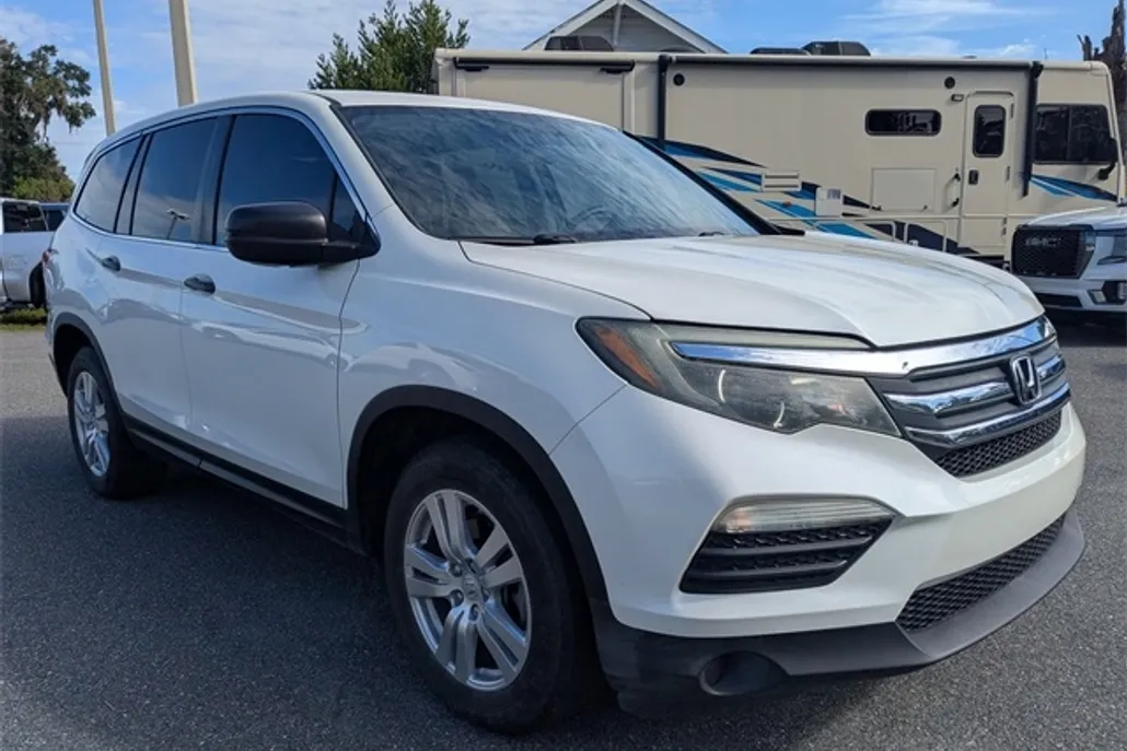 2017 Honda Pilot LX photo 1