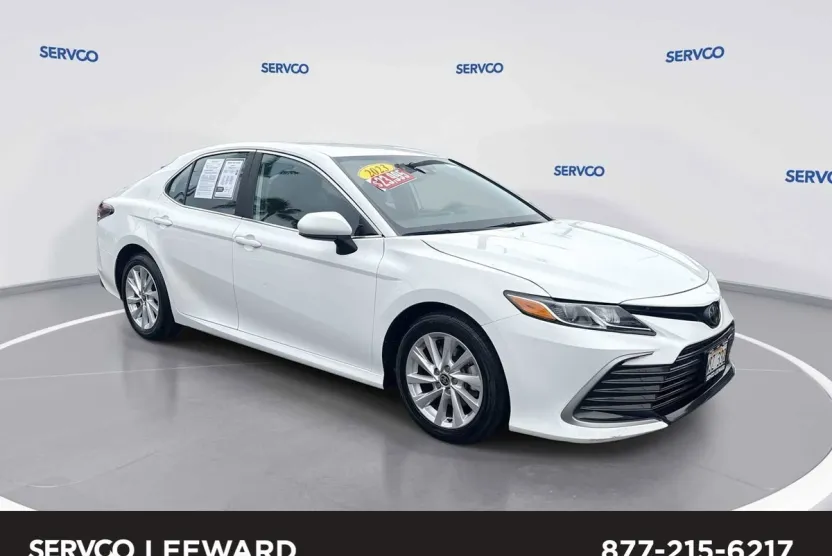 2023 Toyota Camry LE photo 1