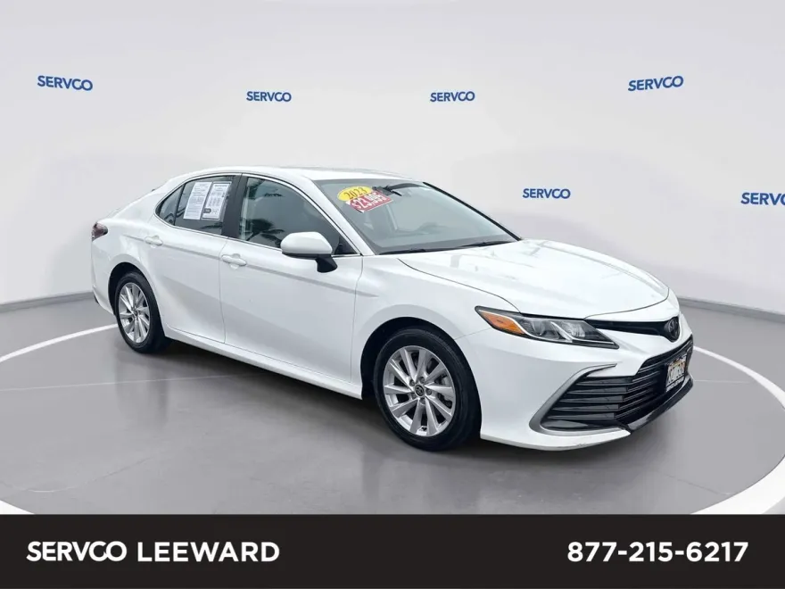 2023 Toyota Camry LE photo 1