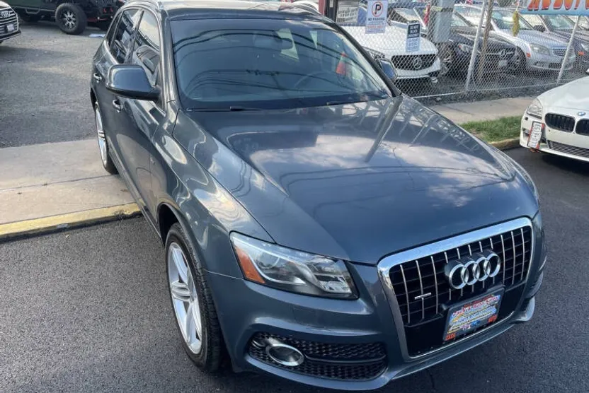 2011 Audi Q5 3.2 Premium Prestige photo 1