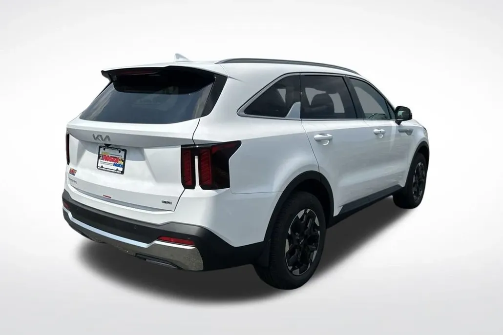 2025 Kia Sorento S photo 1