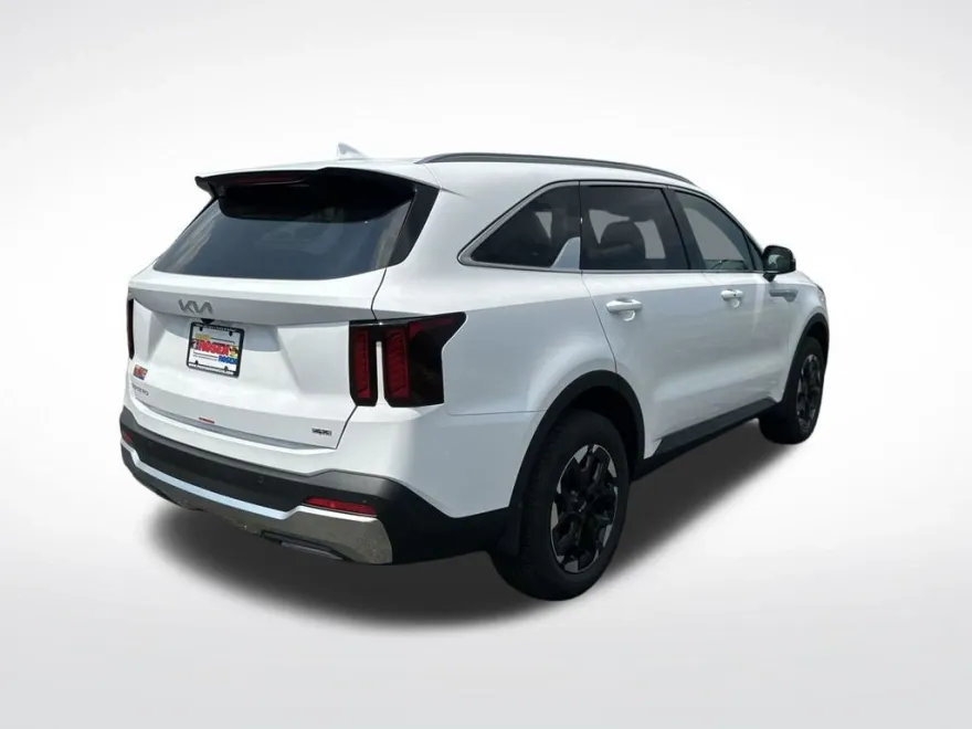 2025 Kia Sorento S photo 1