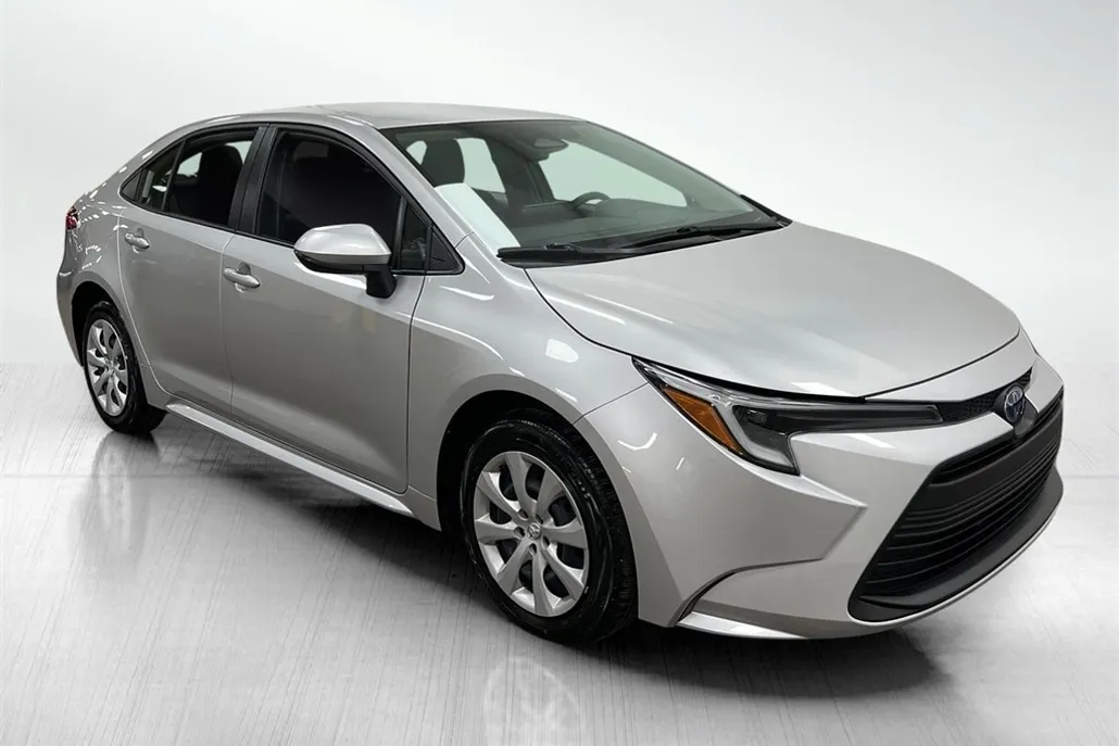 2025 Toyota Corolla Hybrid LE photo 1