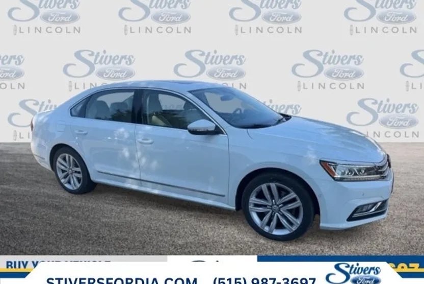 2017 Volkswagen Passat SEL Premium photo 1