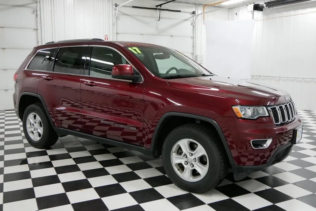2017 Jeep Grand Cherokee Laredo photo 1