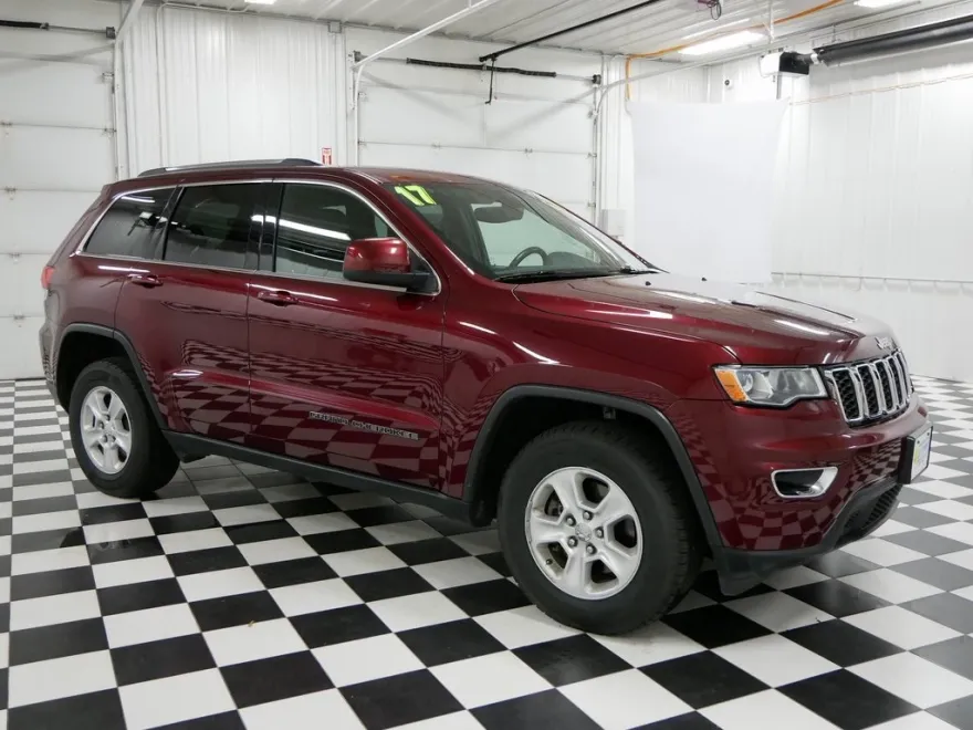 2017 Jeep Grand Cherokee Laredo photo 1