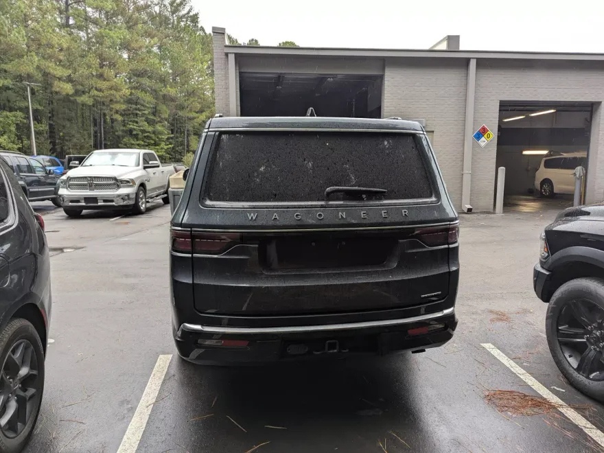2024 Jeep Wagoneer L Series II photo 1