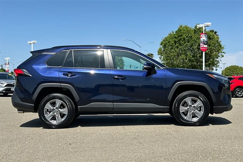 2024 Toyota RAV4 XLE photo 1