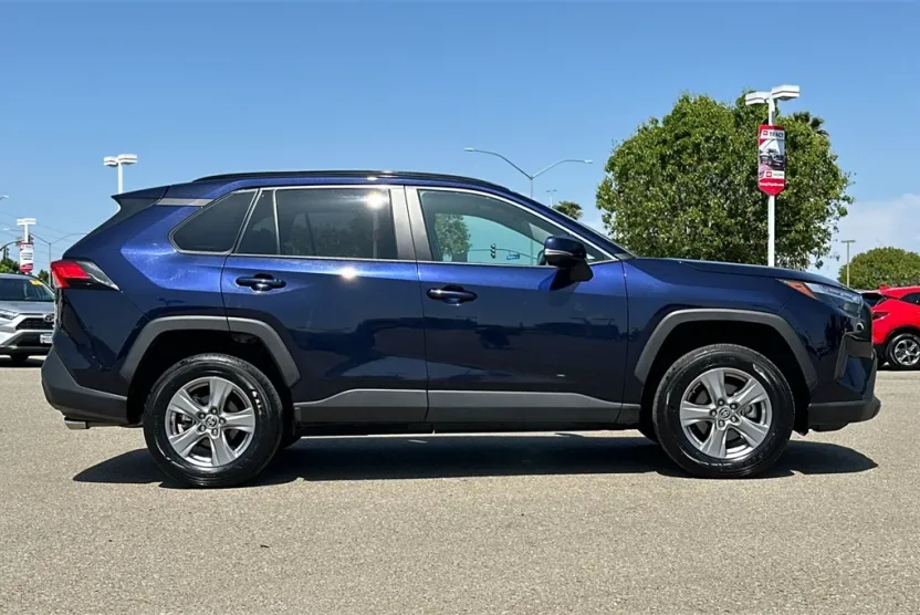 2024 Toyota RAV4 XLE photo 1