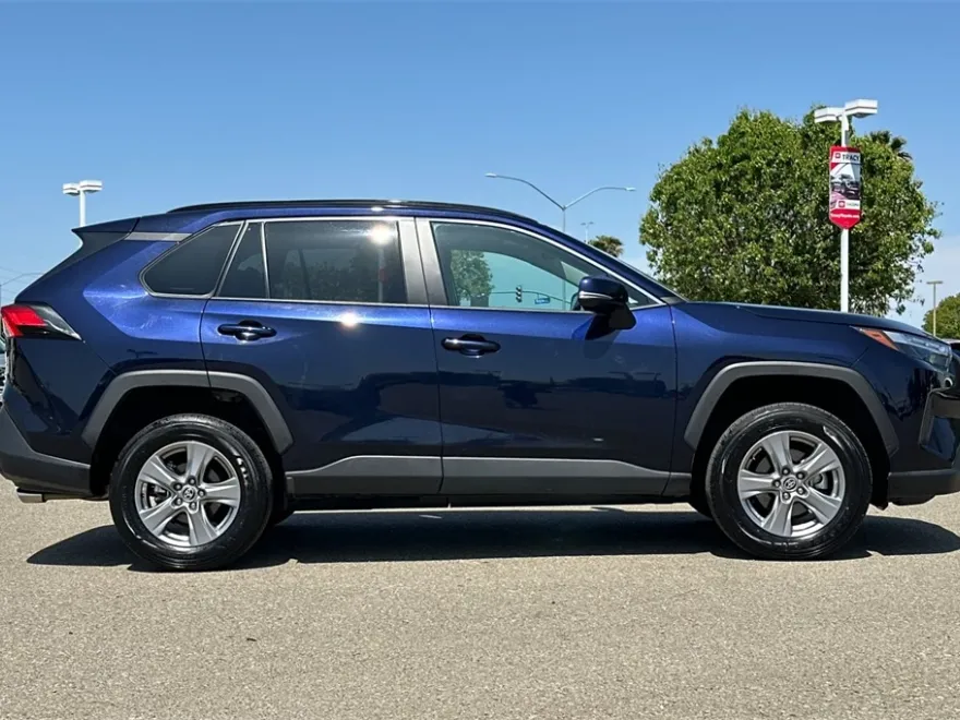 2024 Toyota RAV4 XLE photo 1