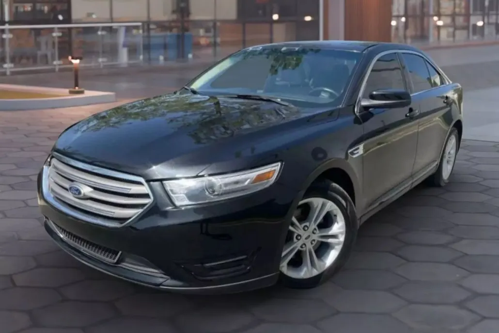 2013 Ford Taurus SEL photo 1