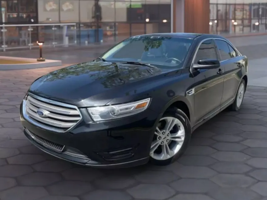 2013 Ford Taurus SEL photo 1