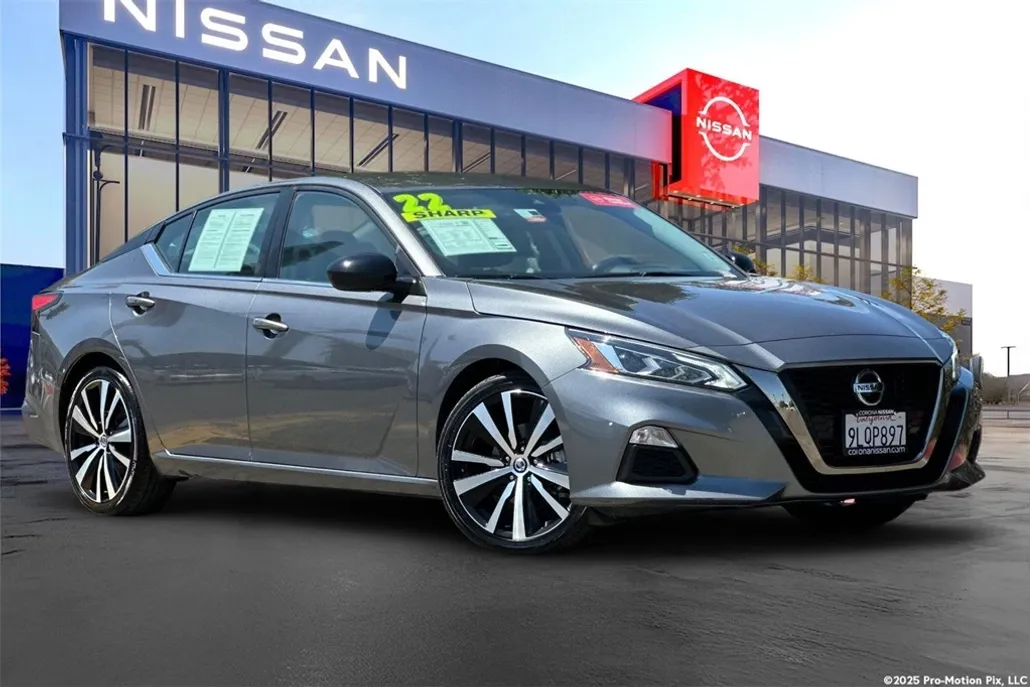 2022 Nissan Altima 2.5 SR photo 1