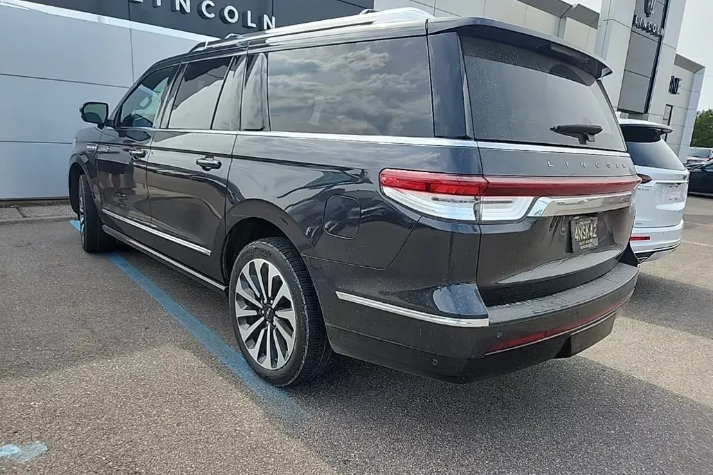 2022 Lincoln Navigator L Reserve photo 1