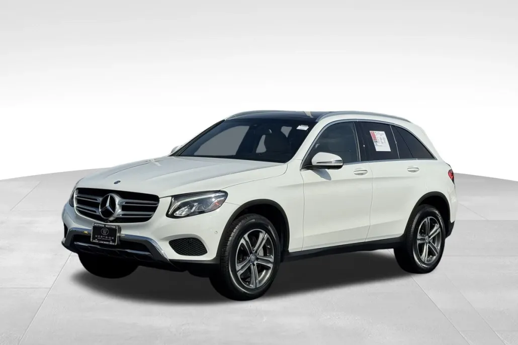 2017 Mercedes Benz GLC 300 4MATIC photo 1