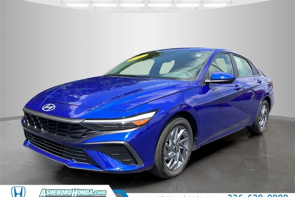 2024 Hyundai Elantra SEL photo 1