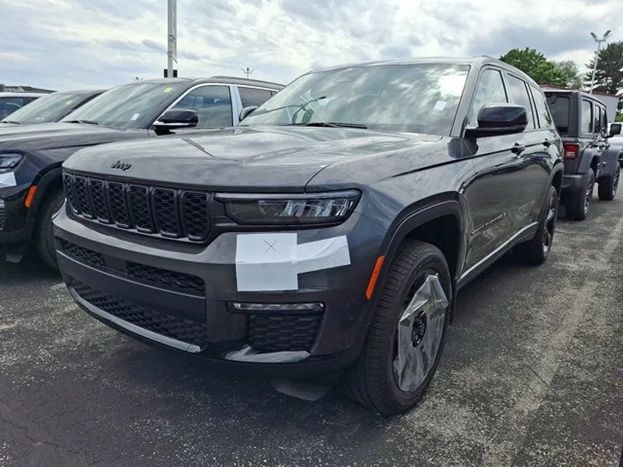 2025 Jeep Grand Cherokee Limited photo 1