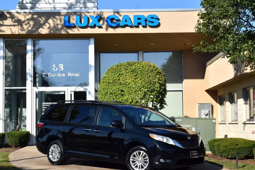 2015 Toyota Sienna XLE photo 1