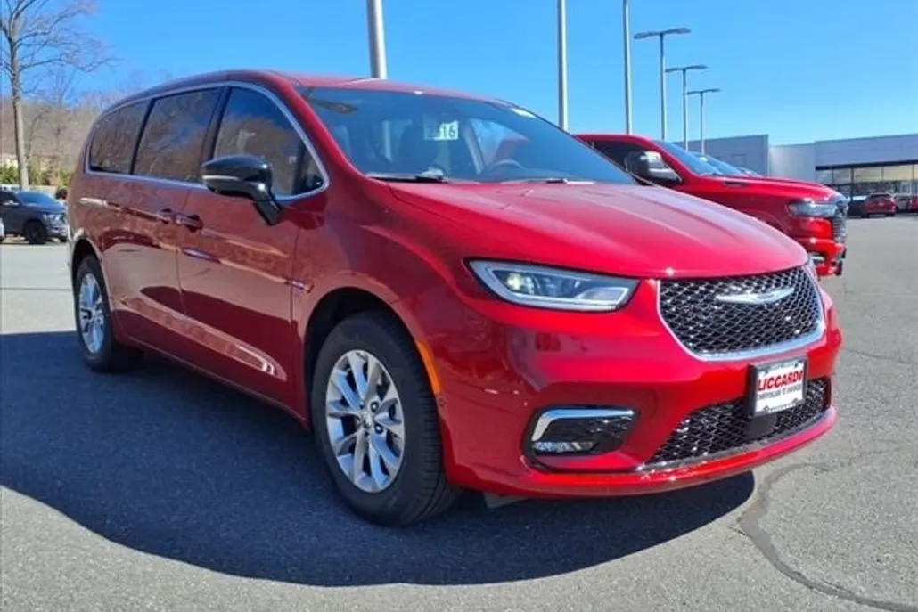 2025 Chrysler Pacifica photo 1