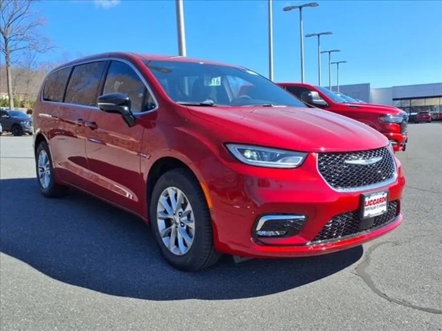 2025 Chrysler Pacifica photo 1