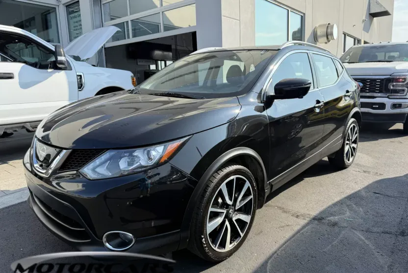 2018 Nissan Rogue Sport SL photo 1