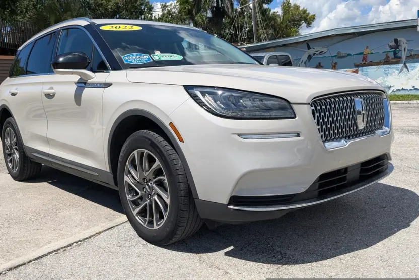 2022 Lincoln Corsair Standard photo 1