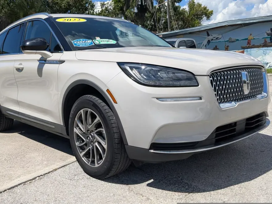 2022 Lincoln Corsair Standard photo 1
