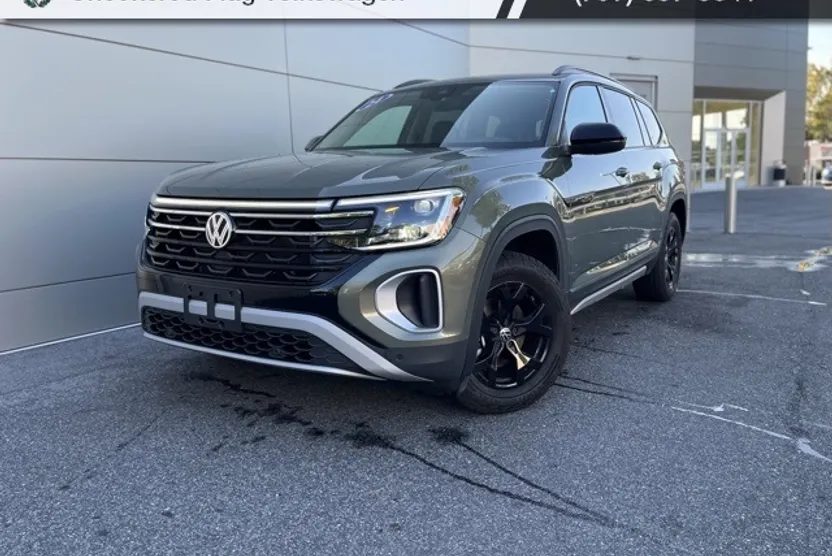 2024 Volkswagen Atlas Peak Edition SE Technology photo 1