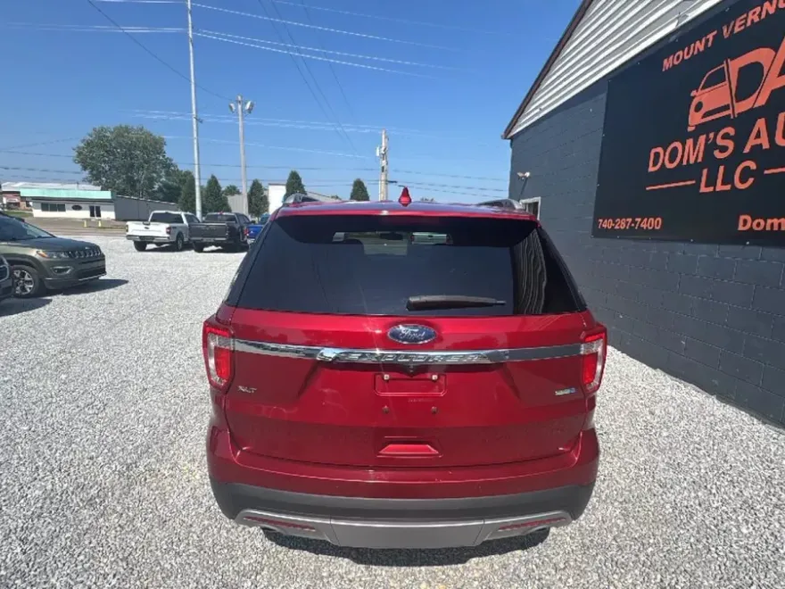 2016 Ford Explorer XLT Sport photo 1