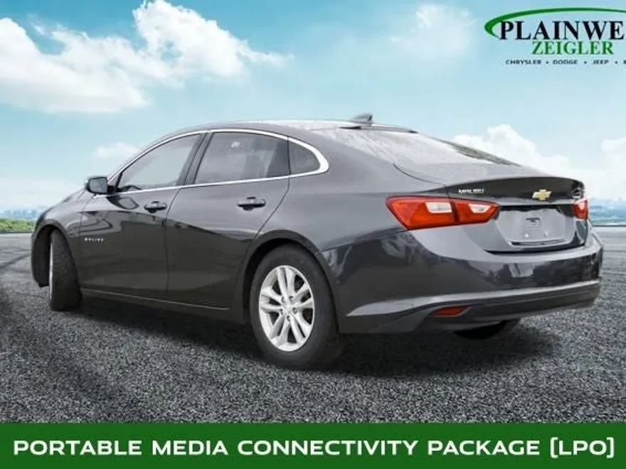 2017 Chevrolet Malibu 1LT photo 1