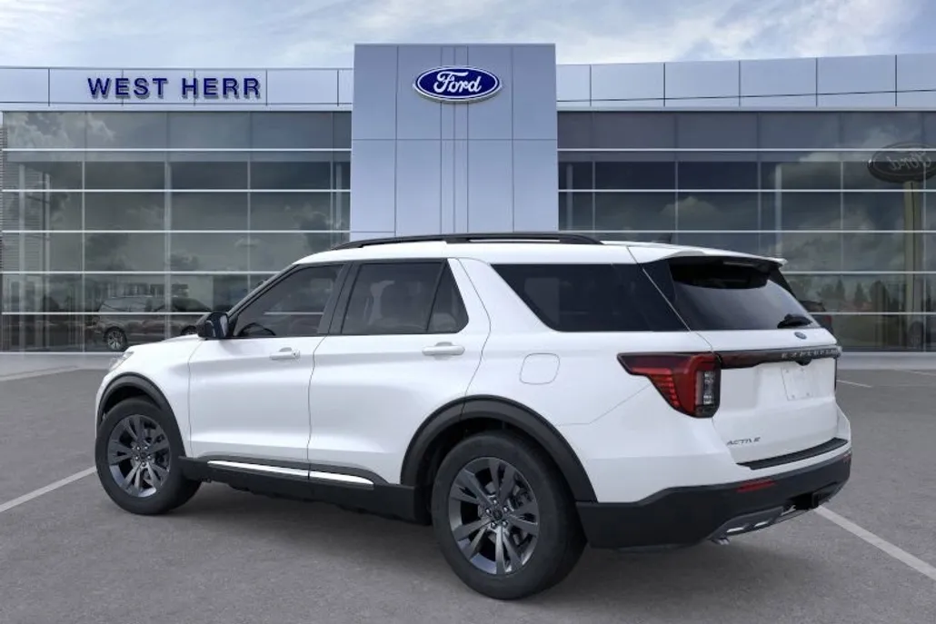 2025 Ford Explorer photo 1