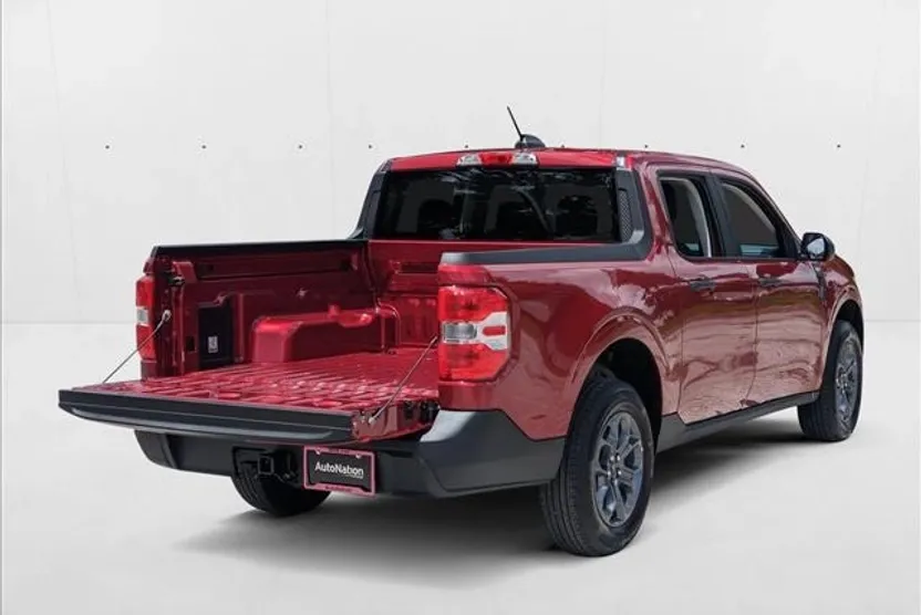 2025 Ford Maverick XLT photo 1