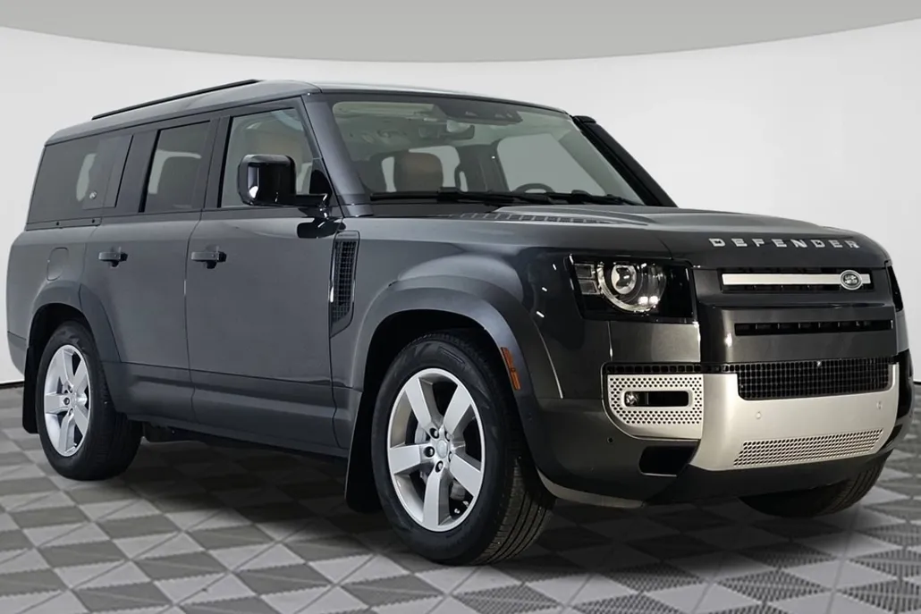 2023 Land Rover Defender 130 First Edition photo 1