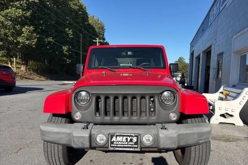 2015 Jeep Wrangler Unlimited Sahara photo 1