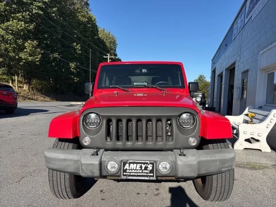 2015 Jeep Wrangler Unlimited Sahara photo 1