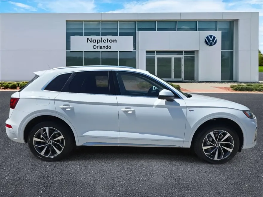 2022 Audi Q5 45 S line Premium Plus photo 1